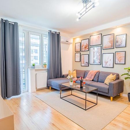 בוקרשט Spacious Newly Renovated 2Br Apartments With Balcony מראה חיצוני תמונה