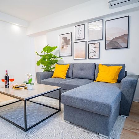 בוקרשט Spacious Newly Renovated 2Br Apartments With Balcony מראה חיצוני תמונה