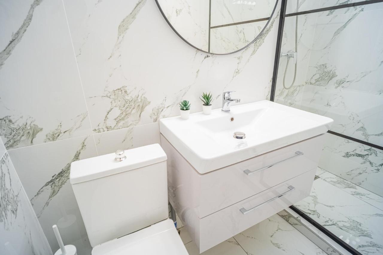 בוקרשט Spacious Newly Renovated 2Br Apartments With Balcony מראה חיצוני תמונה