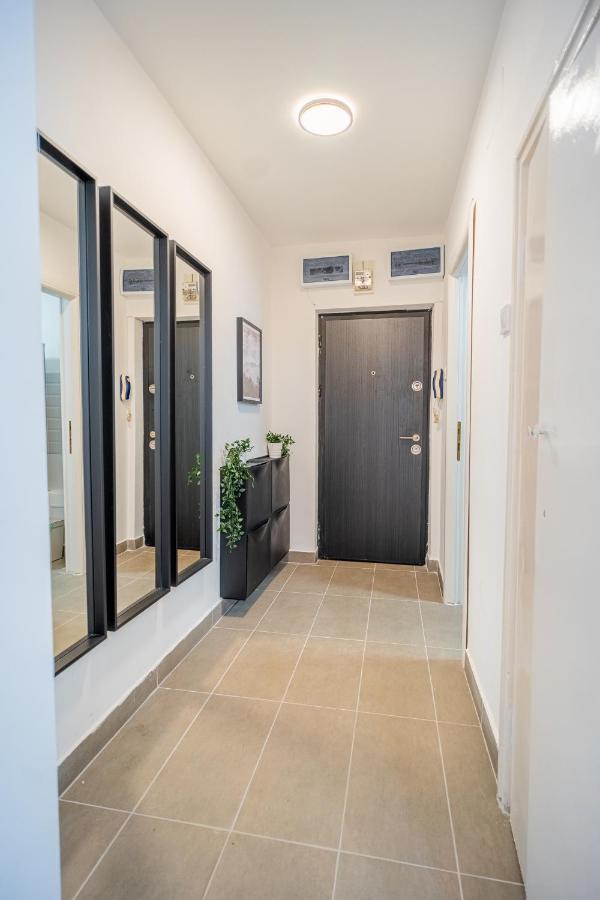 בוקרשט Spacious Newly Renovated 2Br Apartments With Balcony מראה חיצוני תמונה