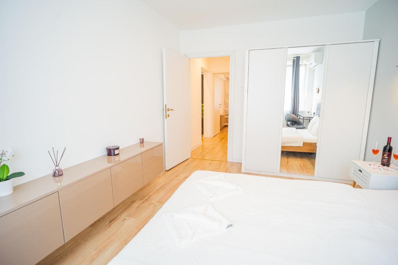 בוקרשט Spacious Newly Renovated 2Br Apartments With Balcony מראה חיצוני תמונה