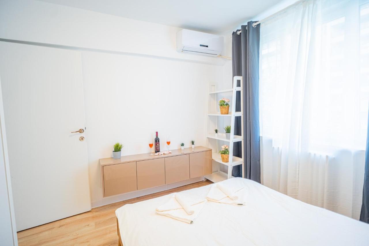 בוקרשט Spacious Newly Renovated 2Br Apartments With Balcony מראה חיצוני תמונה