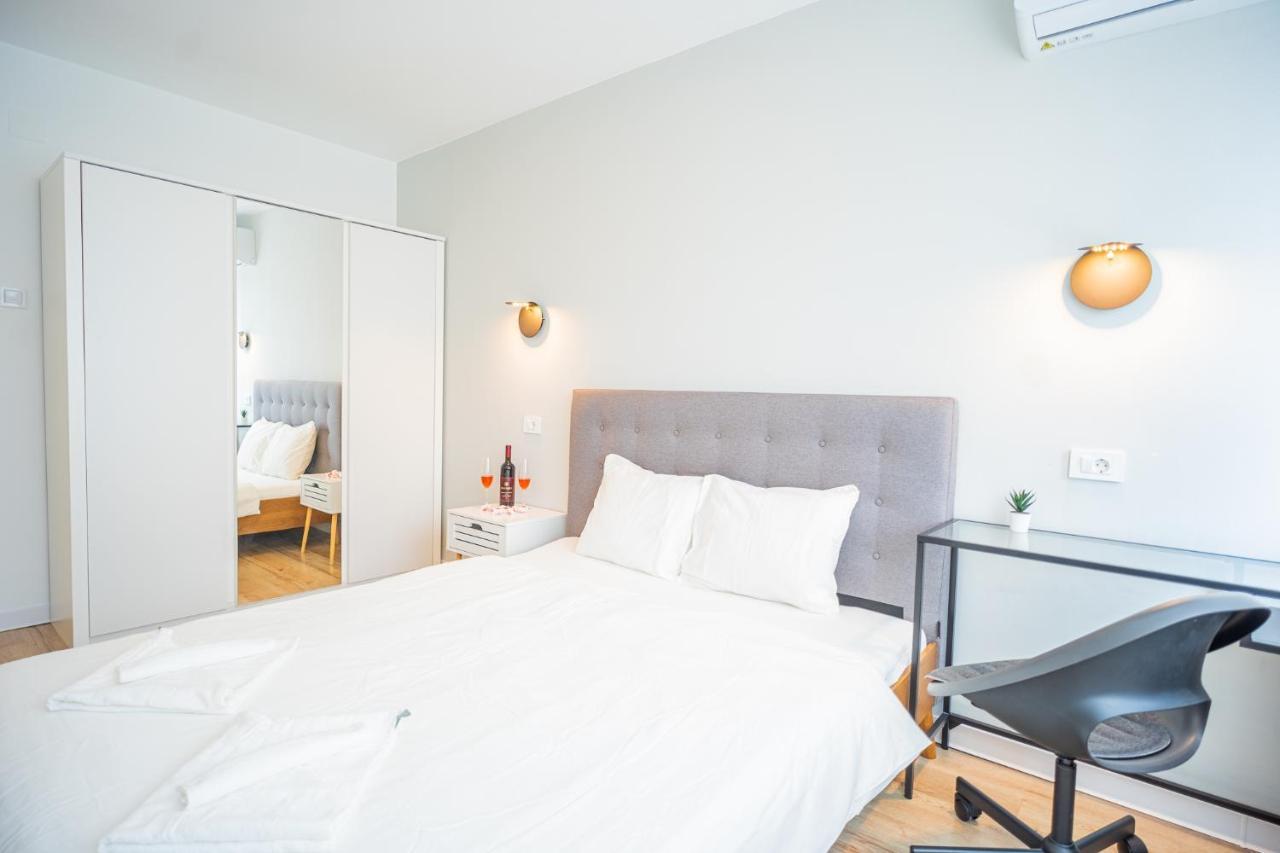 בוקרשט Spacious Newly Renovated 2Br Apartments With Balcony מראה חיצוני תמונה
