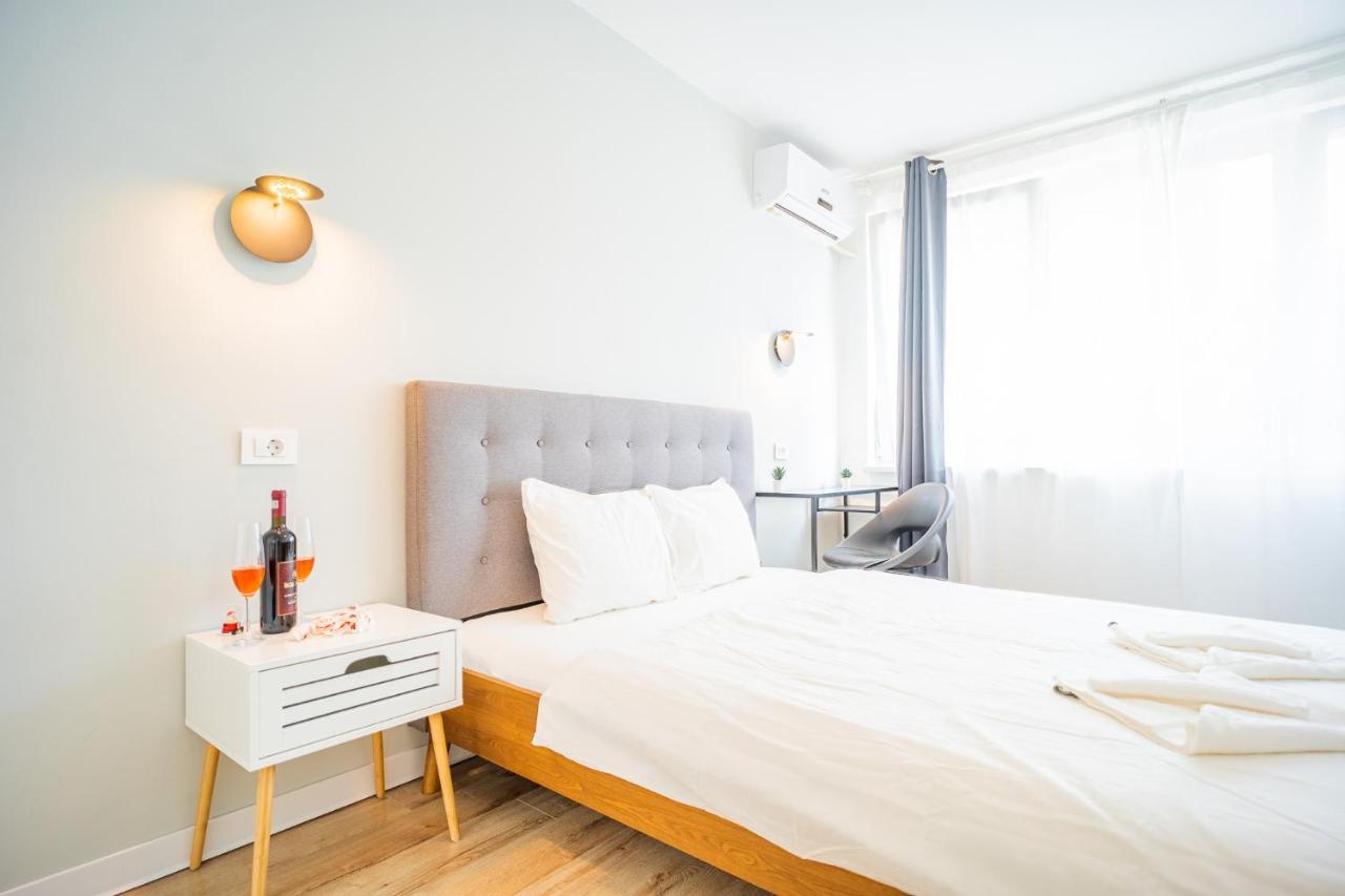 בוקרשט Spacious Newly Renovated 2Br Apartments With Balcony מראה חיצוני תמונה
