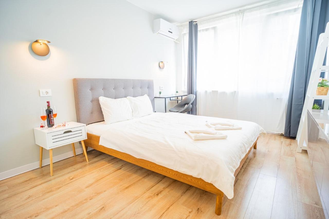 בוקרשט Spacious Newly Renovated 2Br Apartments With Balcony מראה חיצוני תמונה