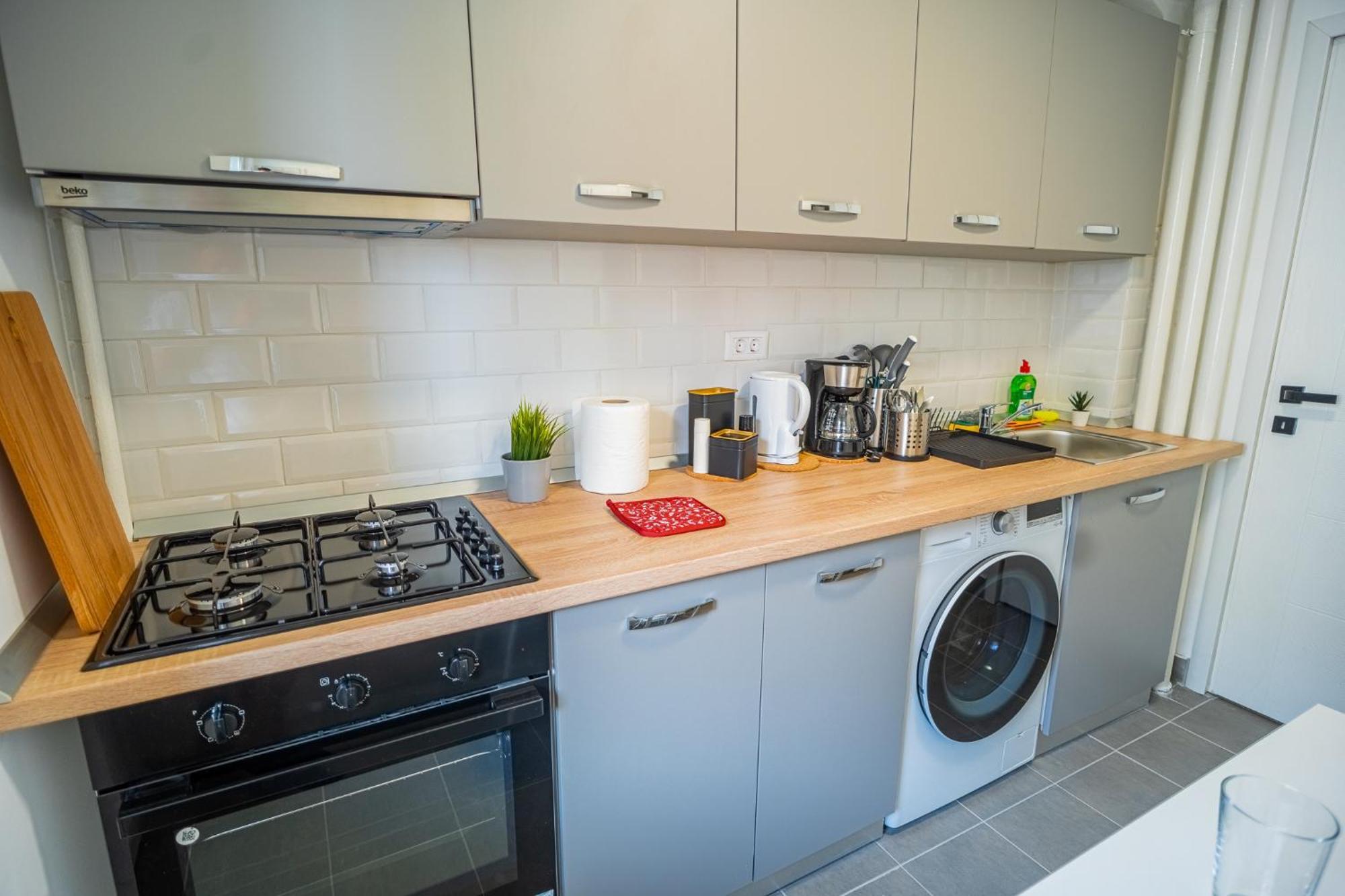 בוקרשט Spacious Newly Renovated 2Br Apartments With Balcony מראה חיצוני תמונה