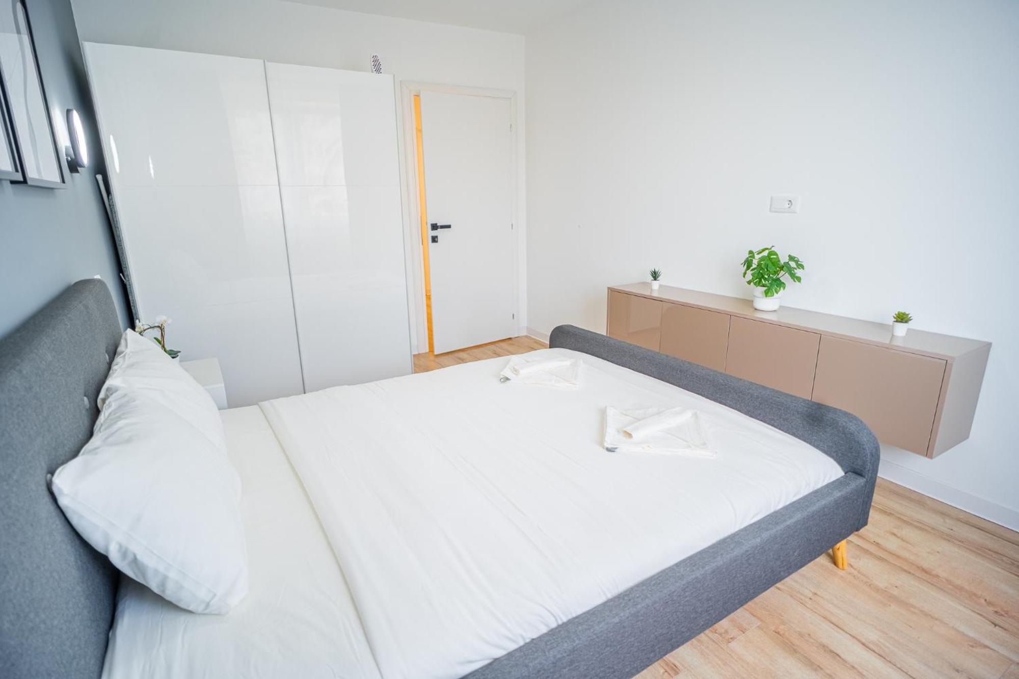 בוקרשט Spacious Newly Renovated 2Br Apartments With Balcony מראה חיצוני תמונה